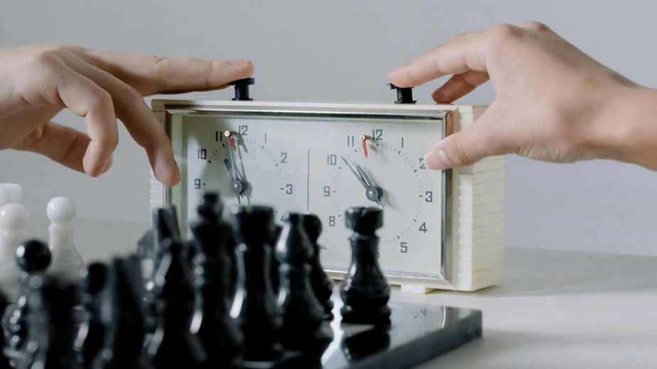 Speed chess mastery: focus, precision, agility